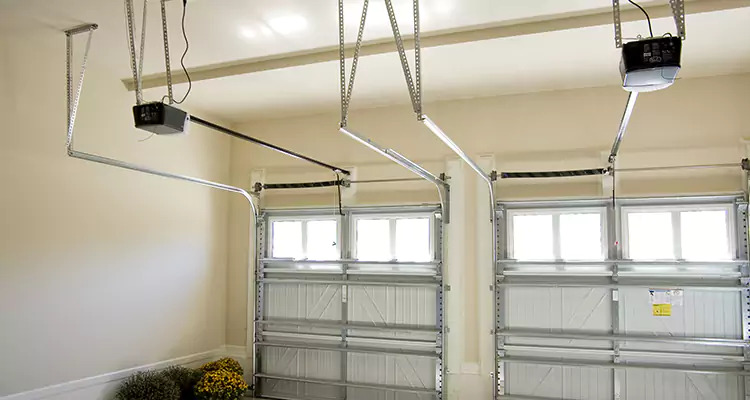 Residential Emergency Garage Door Repair in University, FL