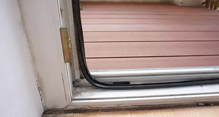 Why Choose Us for Leaking Sliding Glass Door Repair in University, FL?