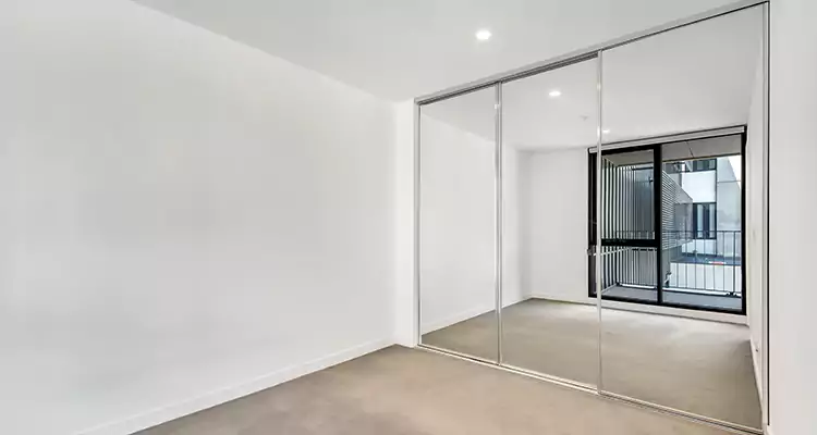 Why Homeowners Choose Us for Sliding Mirror Door Replacement in University, FL