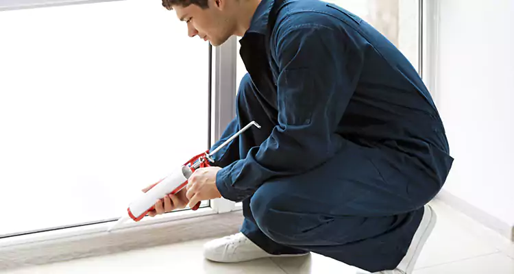 Window Glass Caulk Repair in University, FL